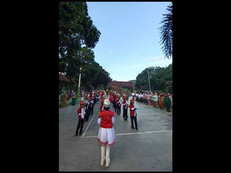 PENAMPILAN DRUM BAND