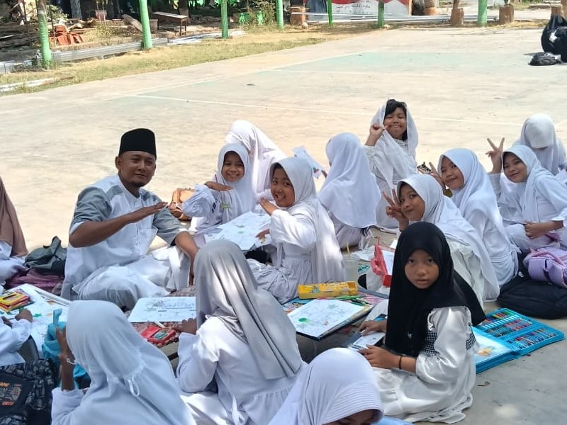 KEGIATAN MENGGAMBAR DALAM RANGKA MEMPERINGATI HARI SANTRI NASIONAL