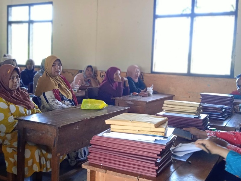 PEMBAGIAN RAPORT